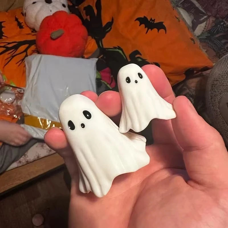 New Halloween Cute White Ghost Middle Finger Cute Ghost Statue Halloween Home Decorations Desk Decorations Small Ornaments